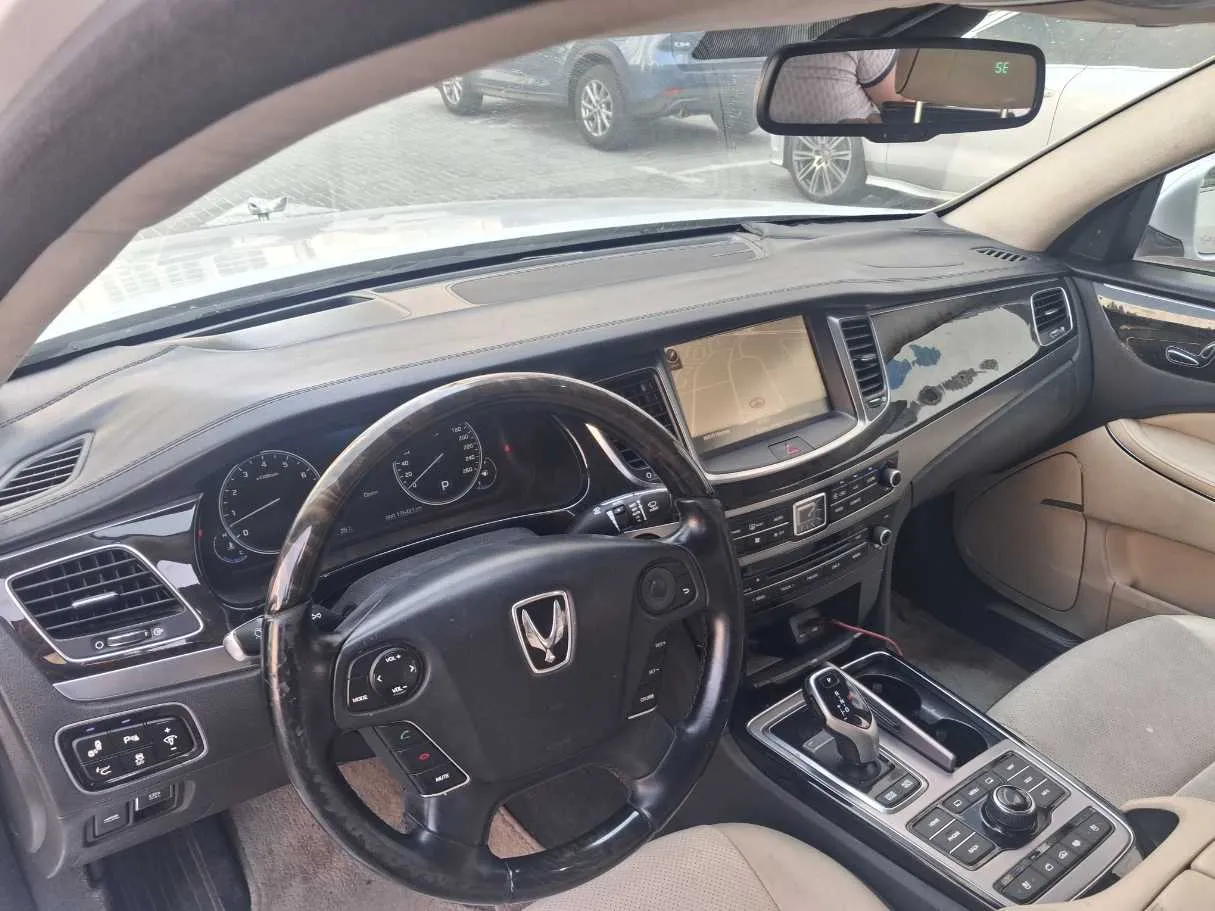 Car image 11