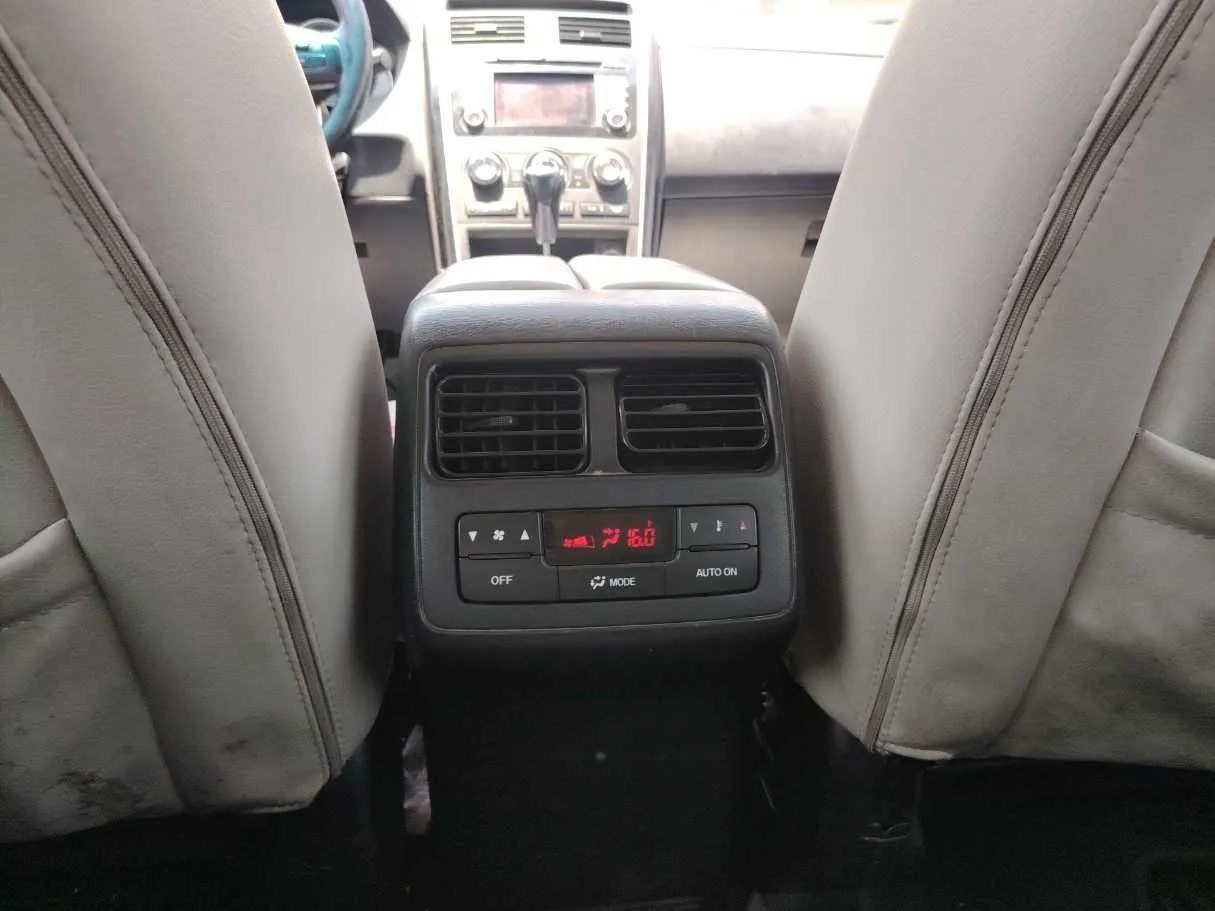 Car image 27