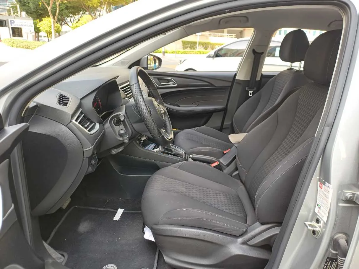 Car image 12