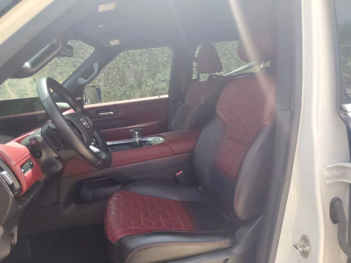 Car image 13