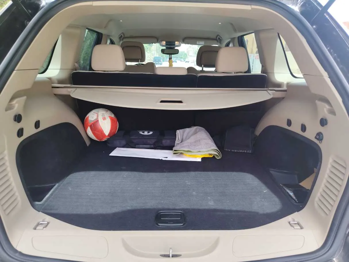 Car image 11