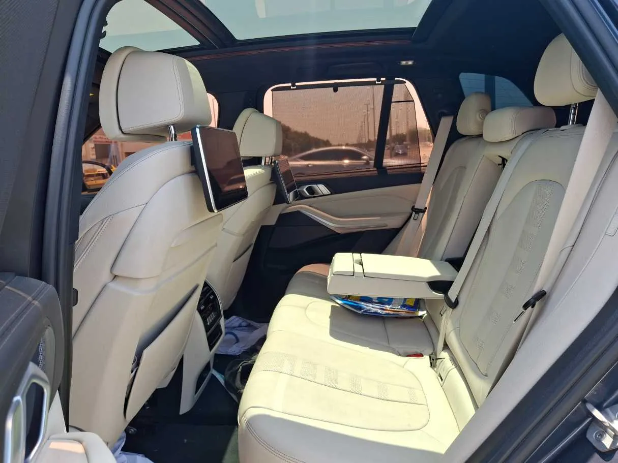 Car image 13