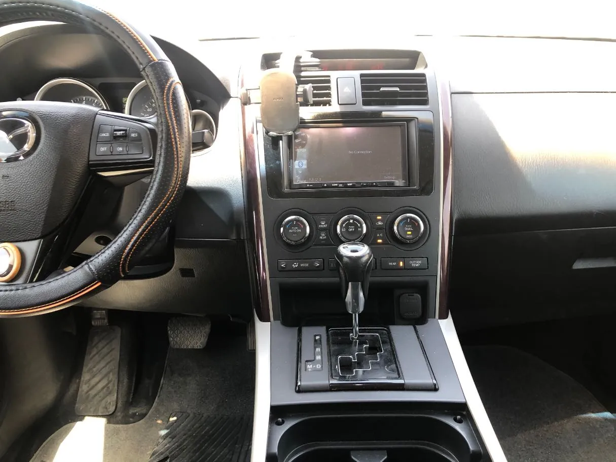 Car image 19