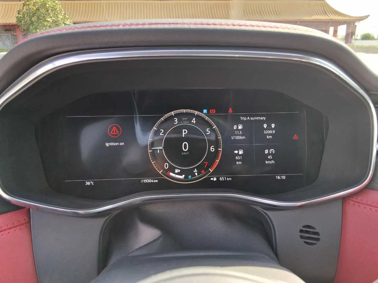 Car image 18