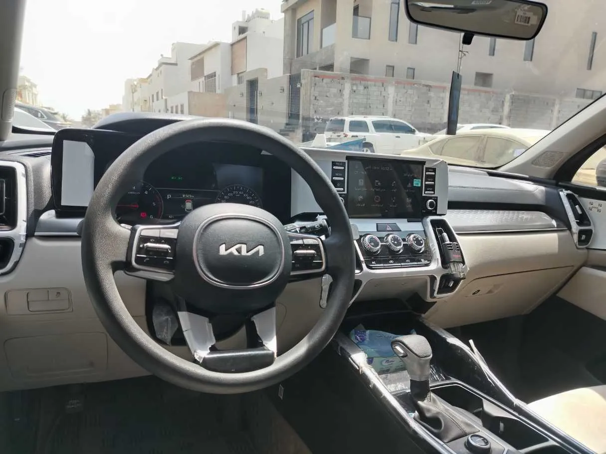 Car image 26