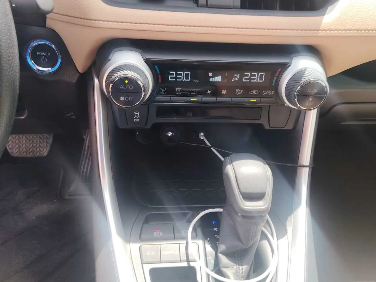 Car image 16