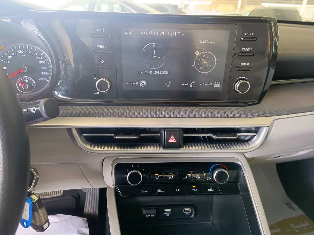 Car image 14