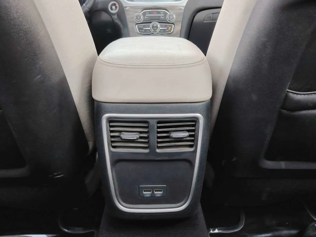 Car image 36