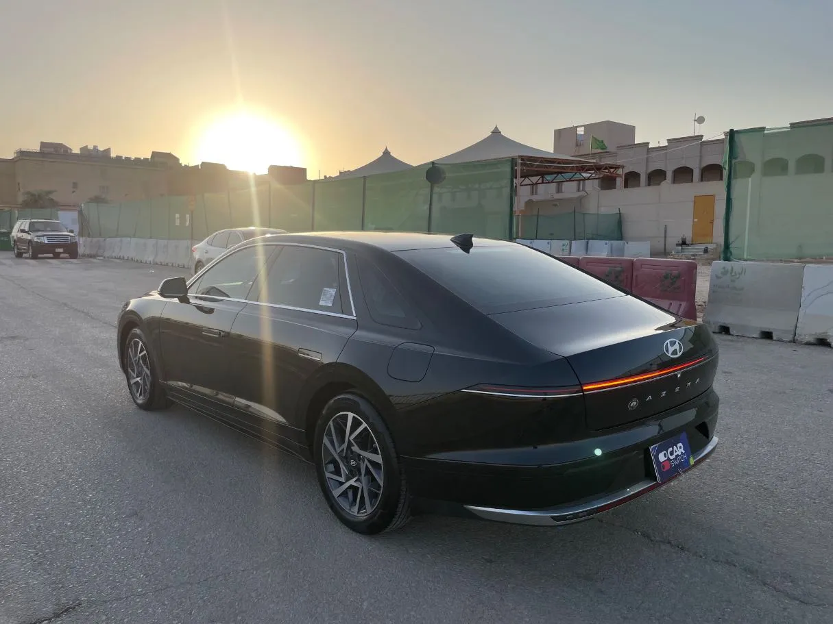 Car image 7