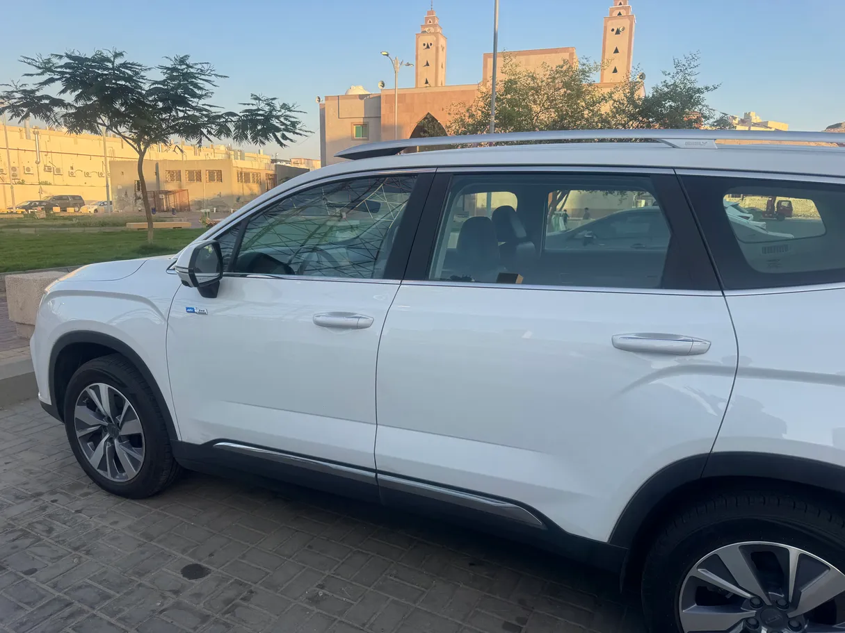Car image 12