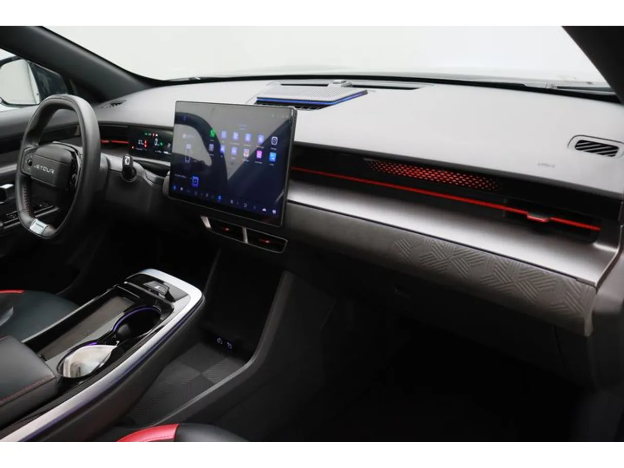 Car image 10
