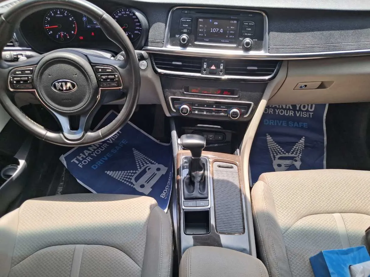 Car image 17