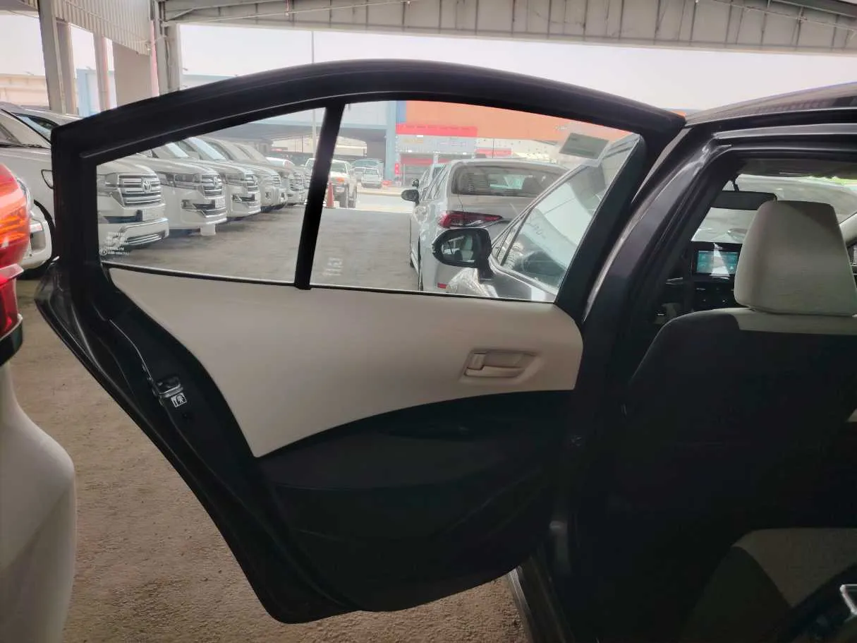 Car image 16