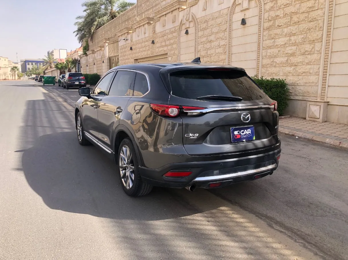 Car image 7