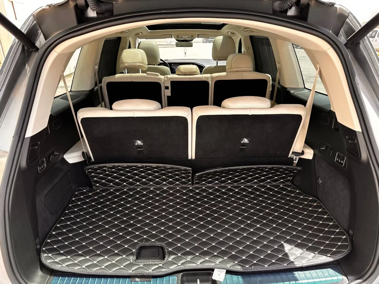 Car image 24