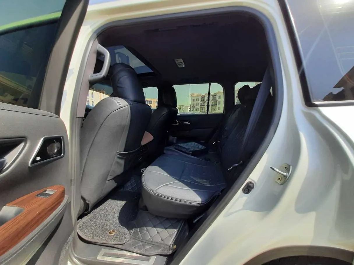 Car image 13