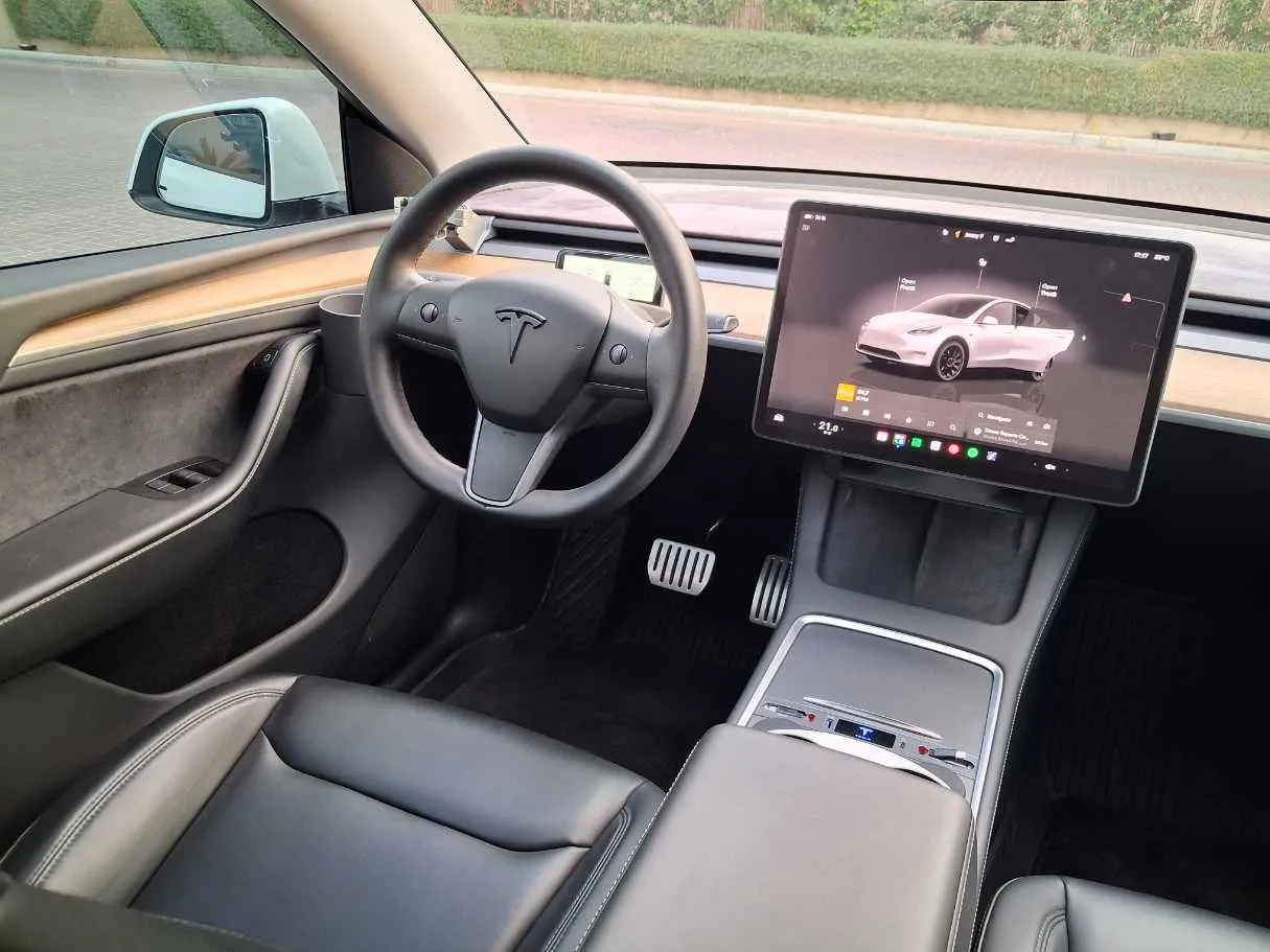 Car image 17