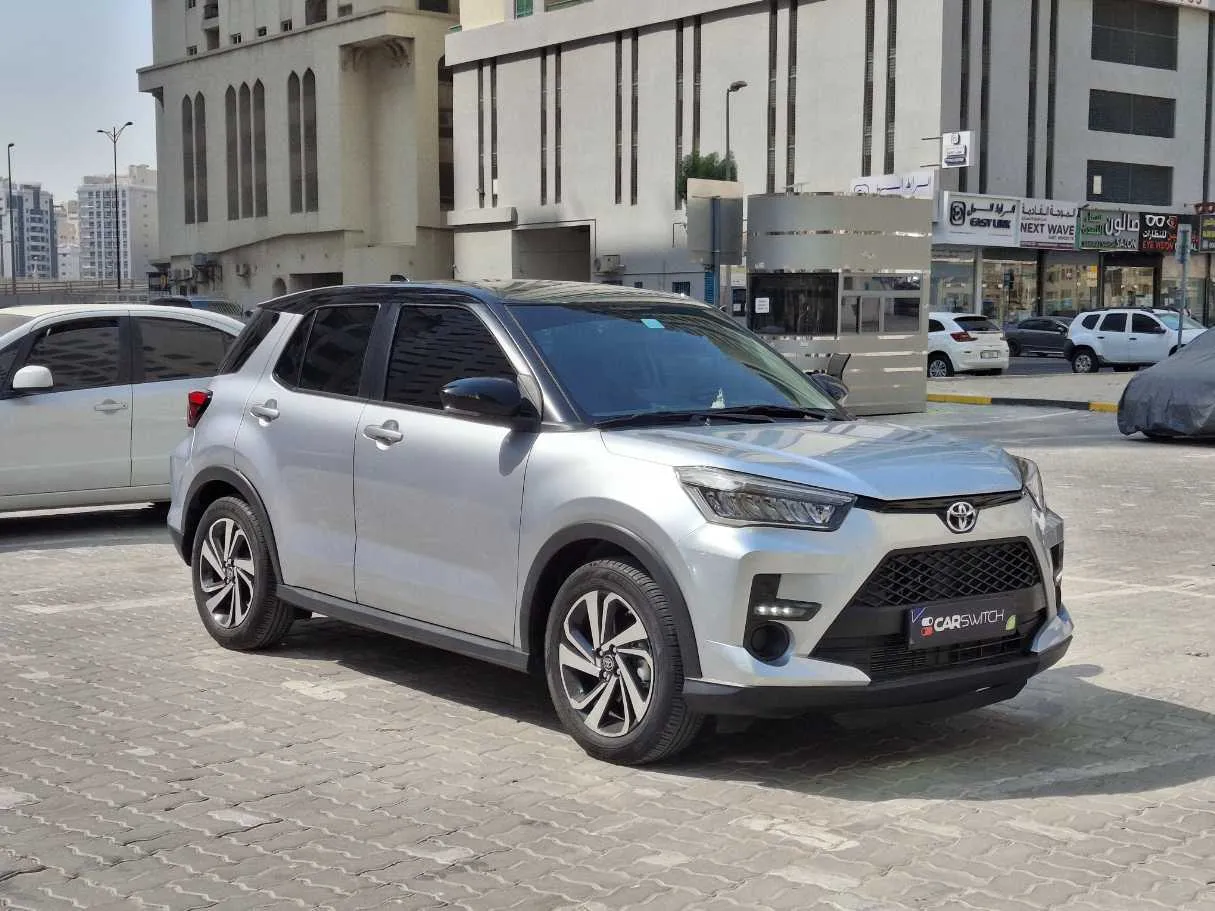 Car image 4