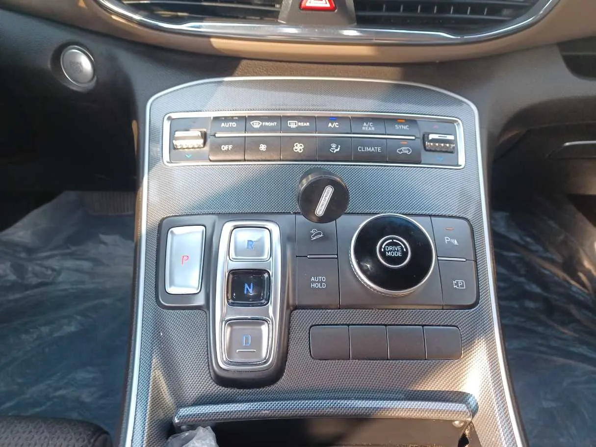 Car image 13
