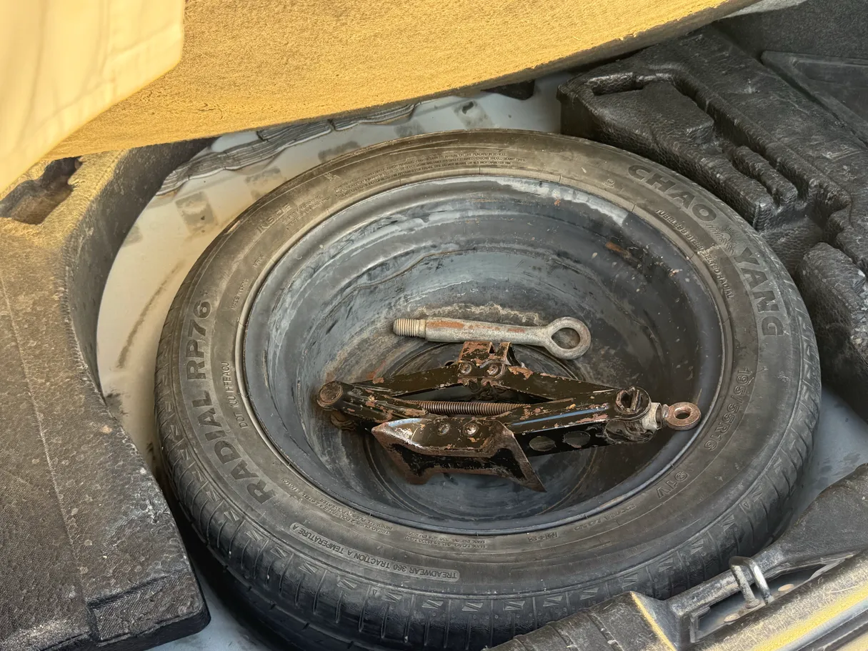 Car image 8