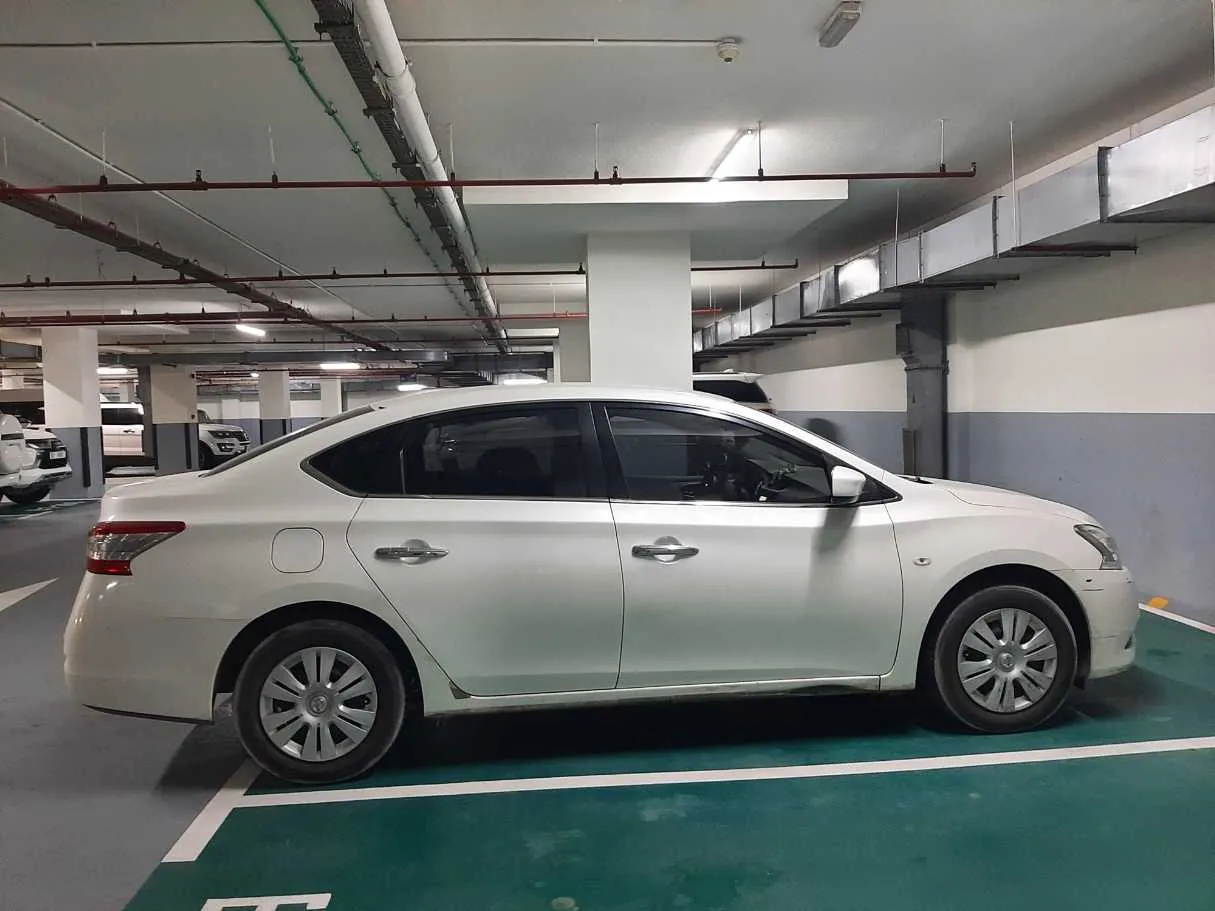 Car image 8