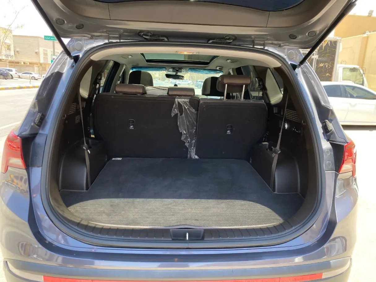 Car image 19