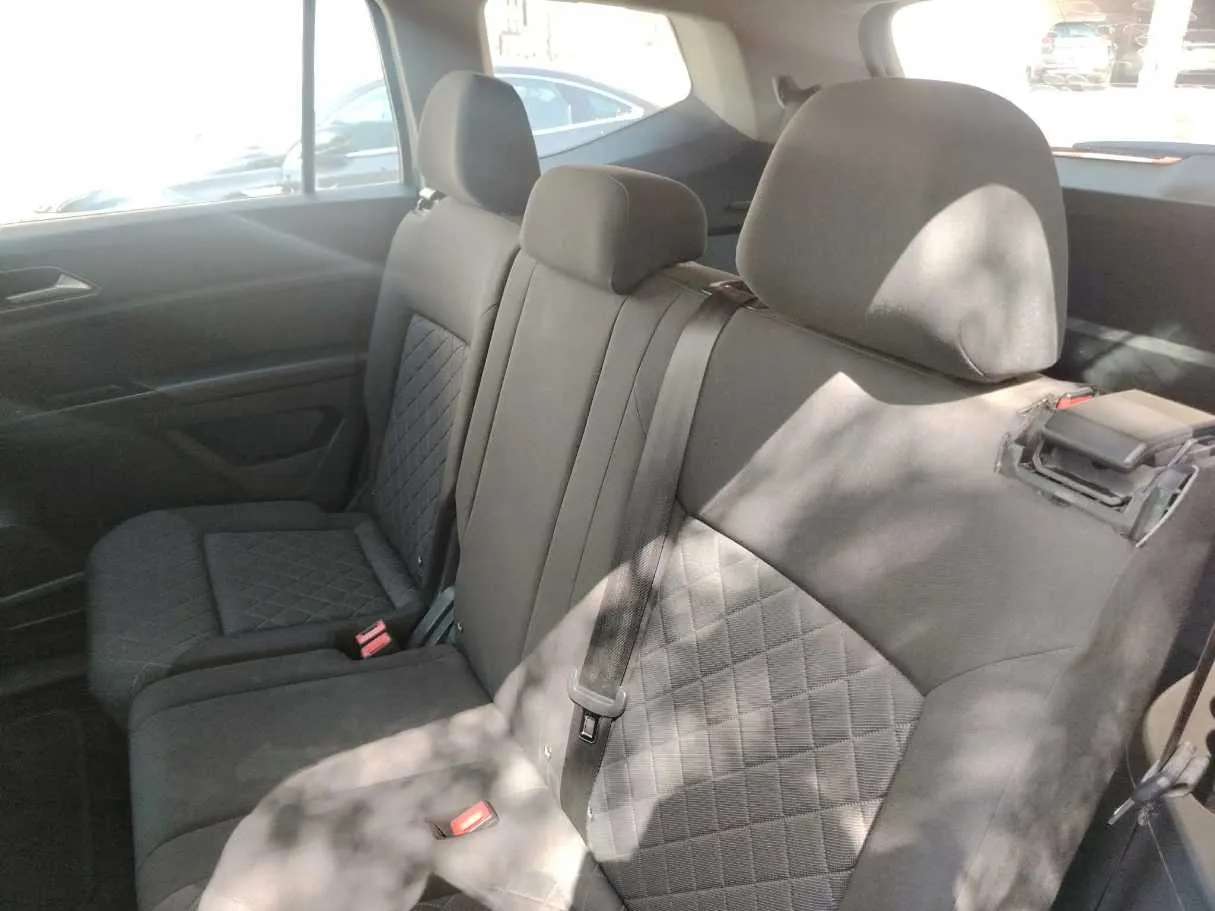Car image 36