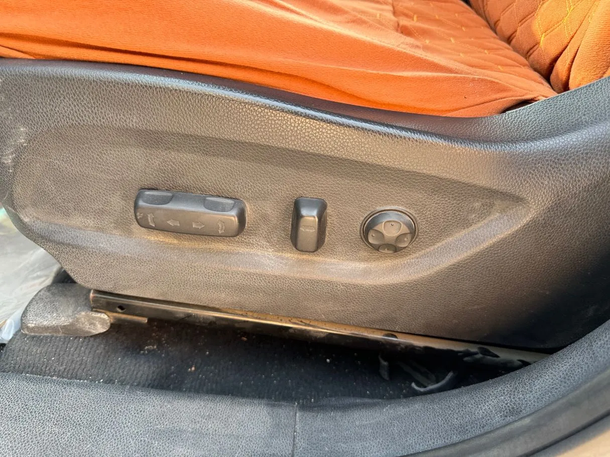 Car image 24