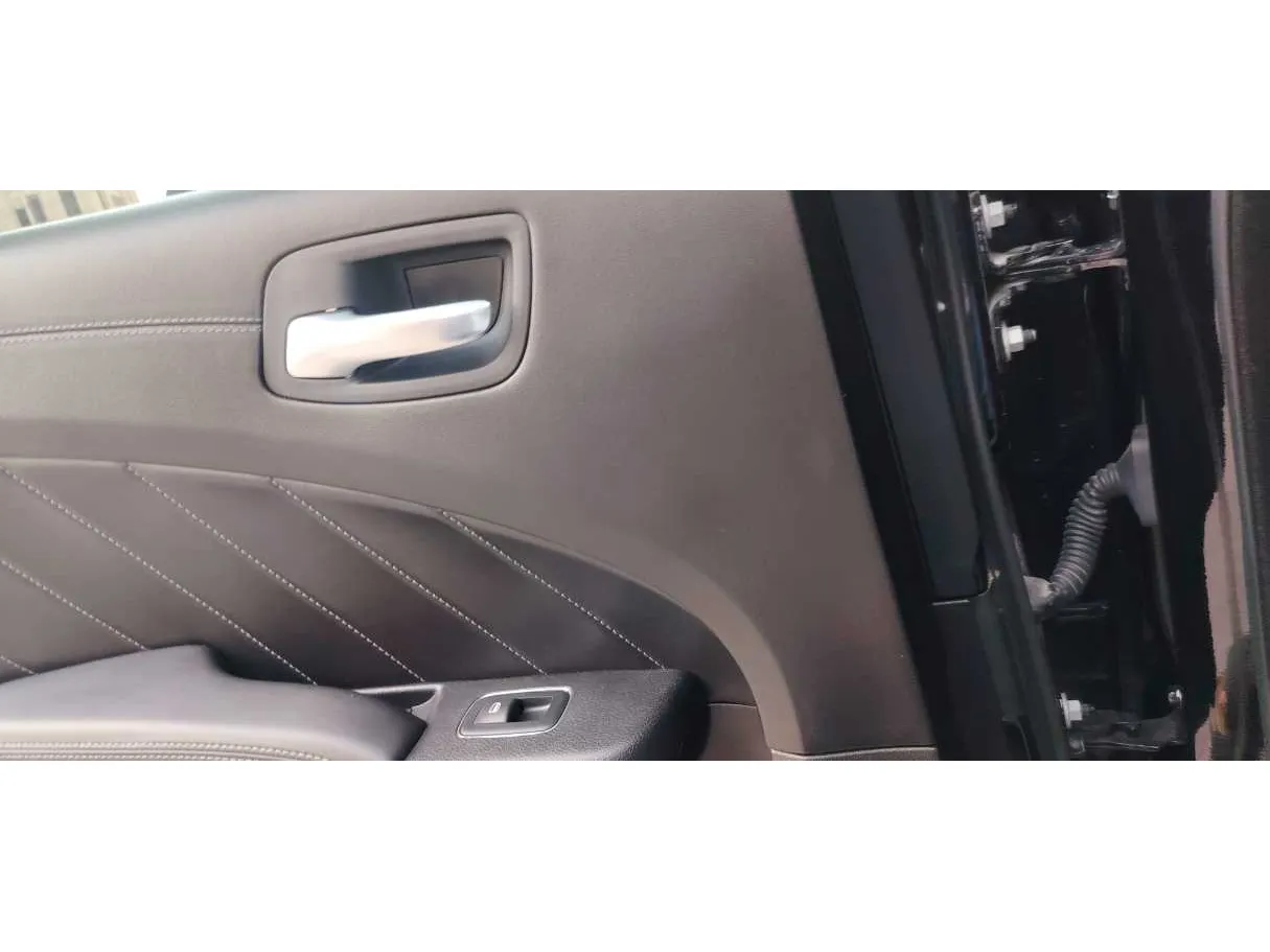 Car image 28