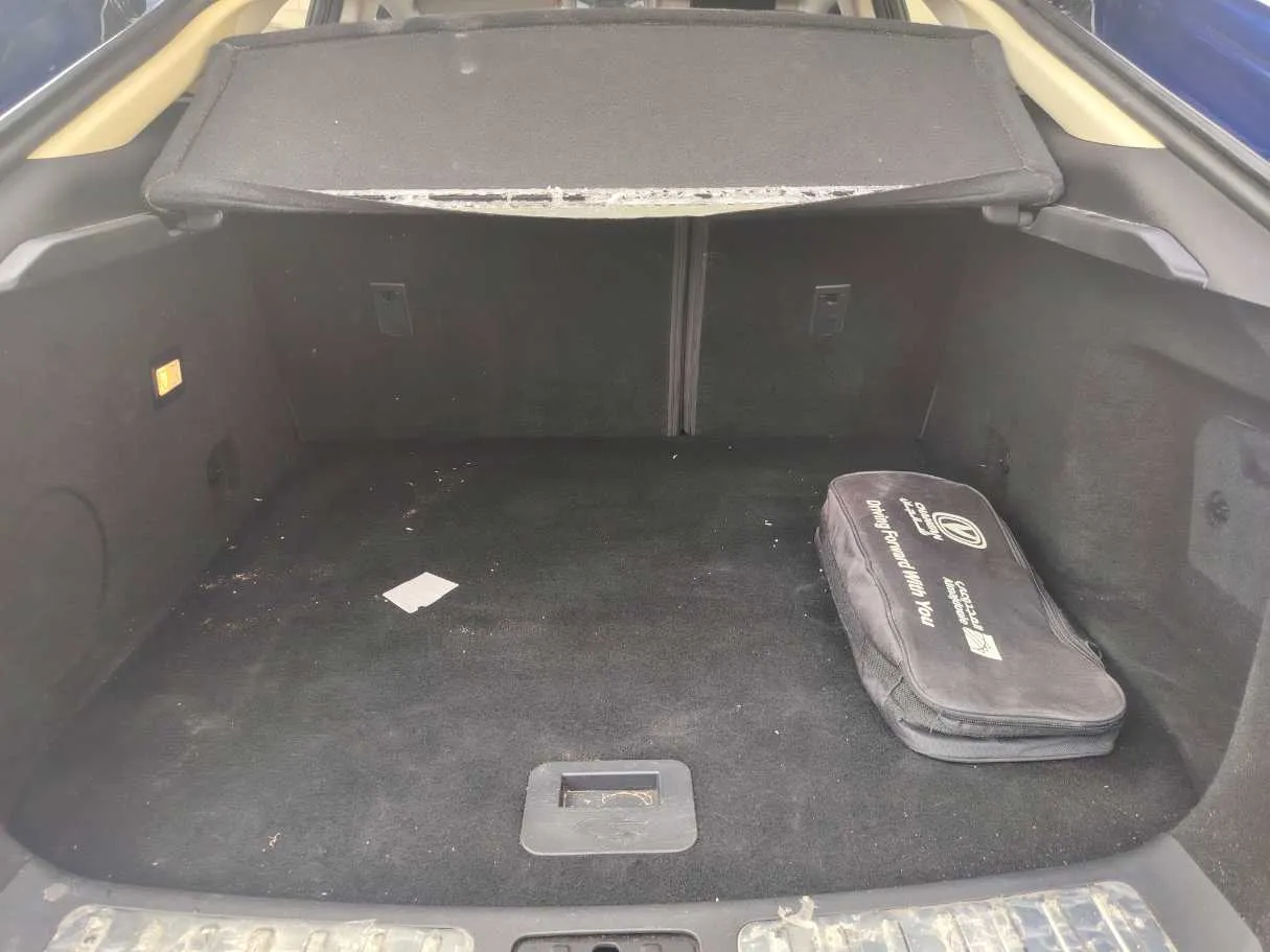 Car image 25