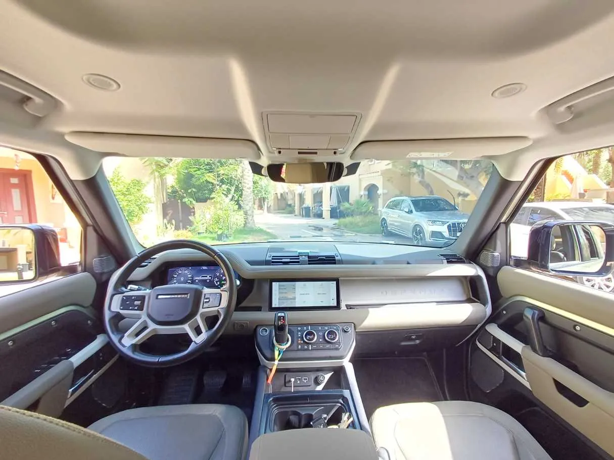 Car image 14