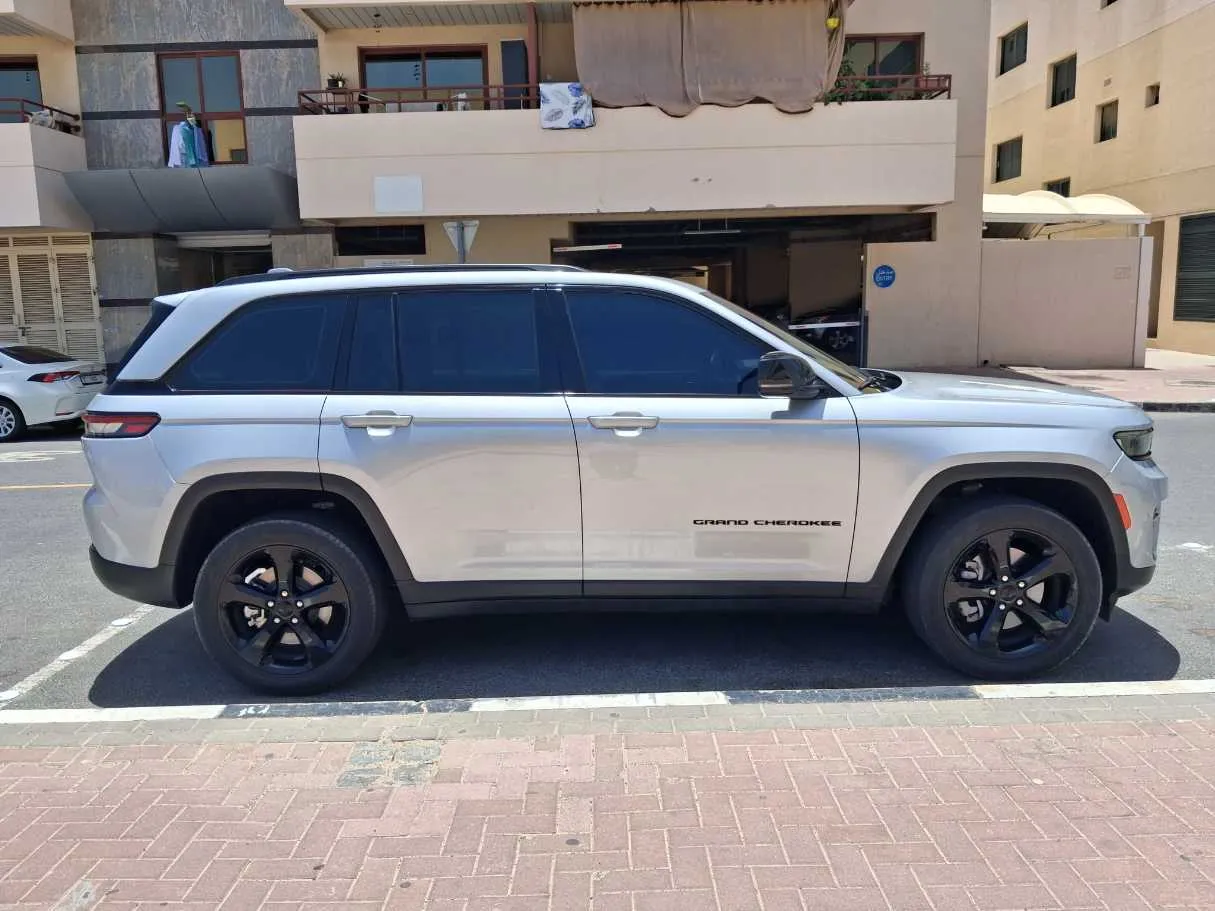 Car image 8