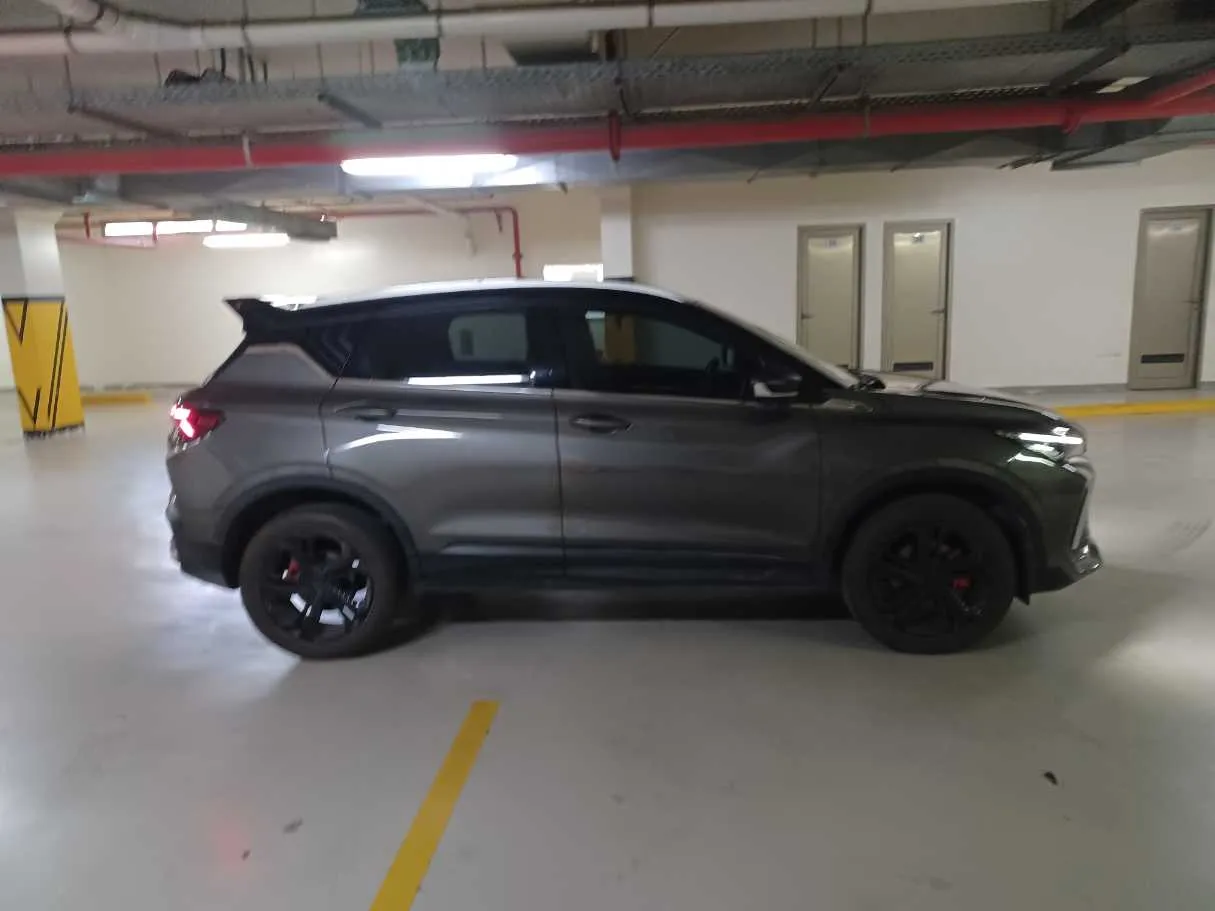 Car image 4