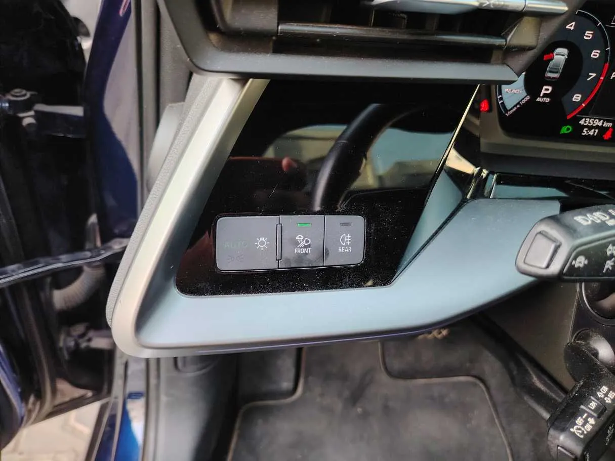 Car image 36