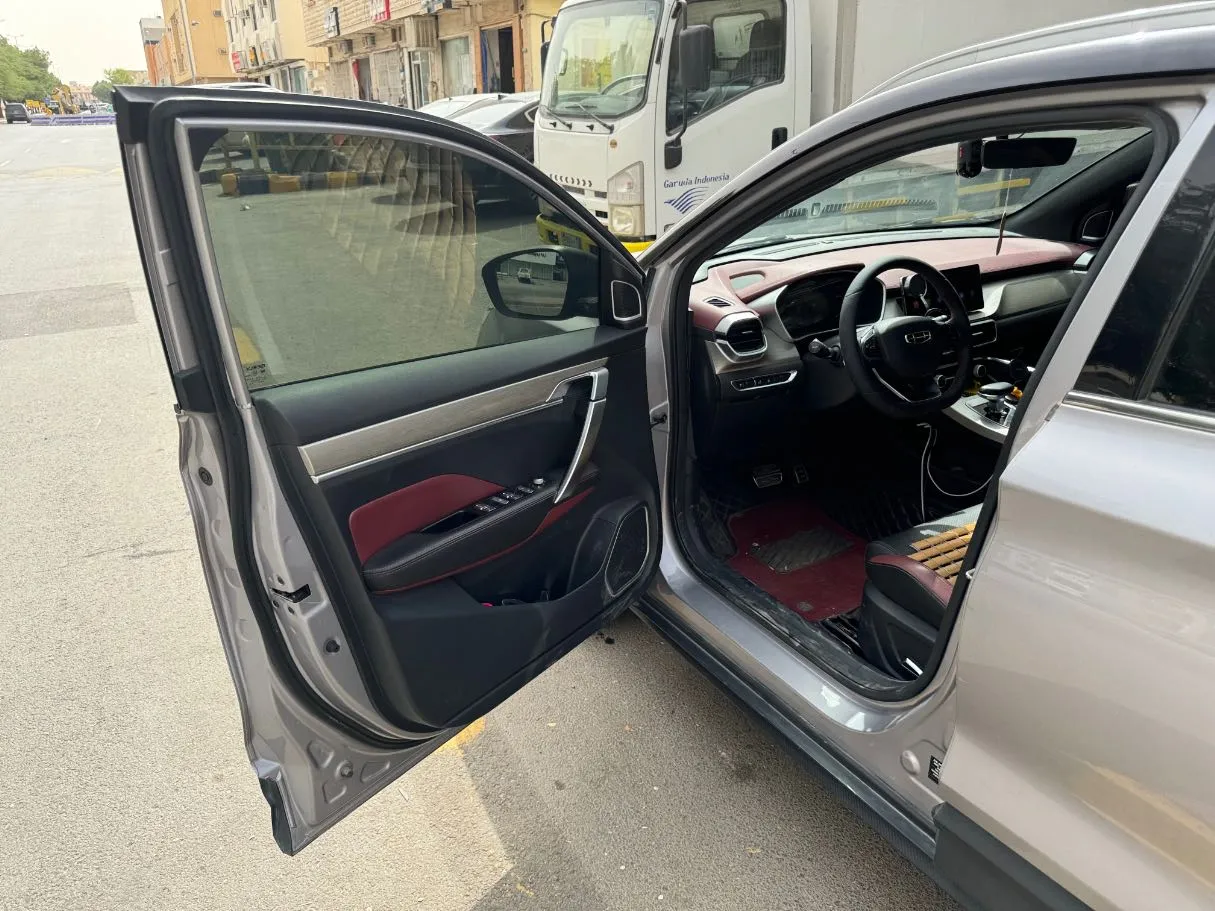Car image 10