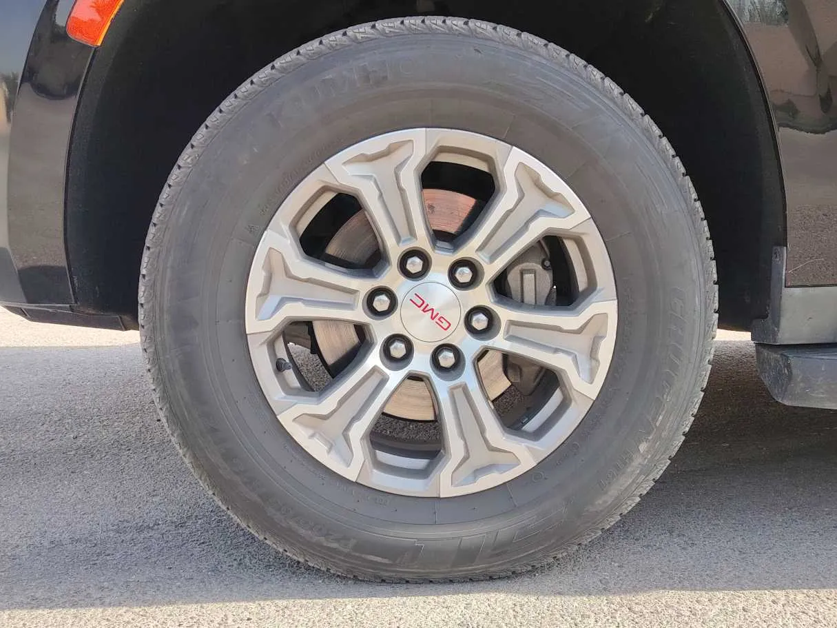 Car image 10