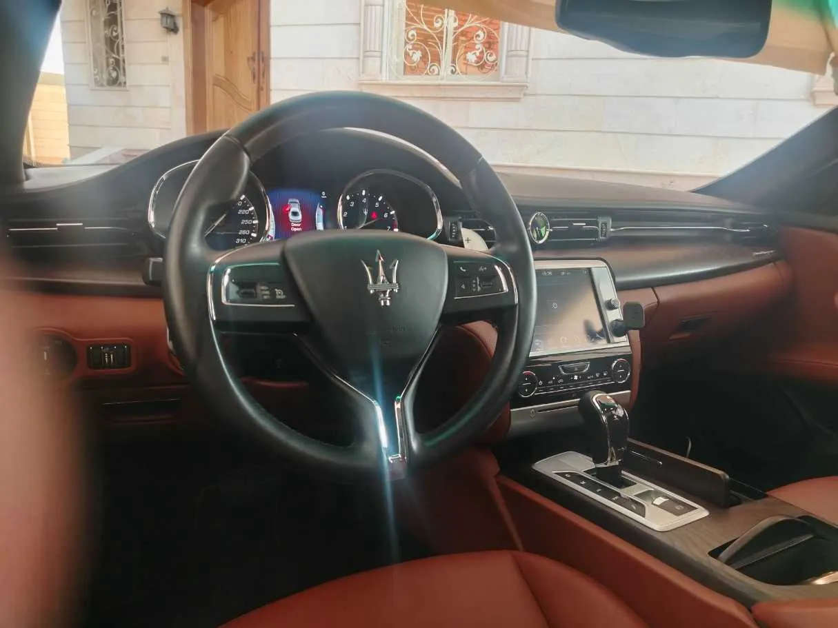 Car image 25