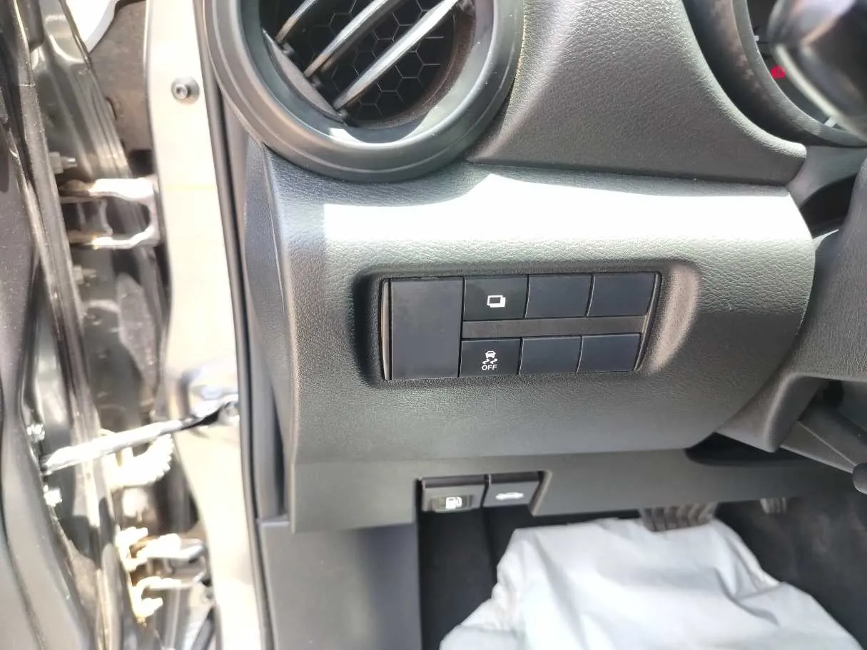 Car image 26