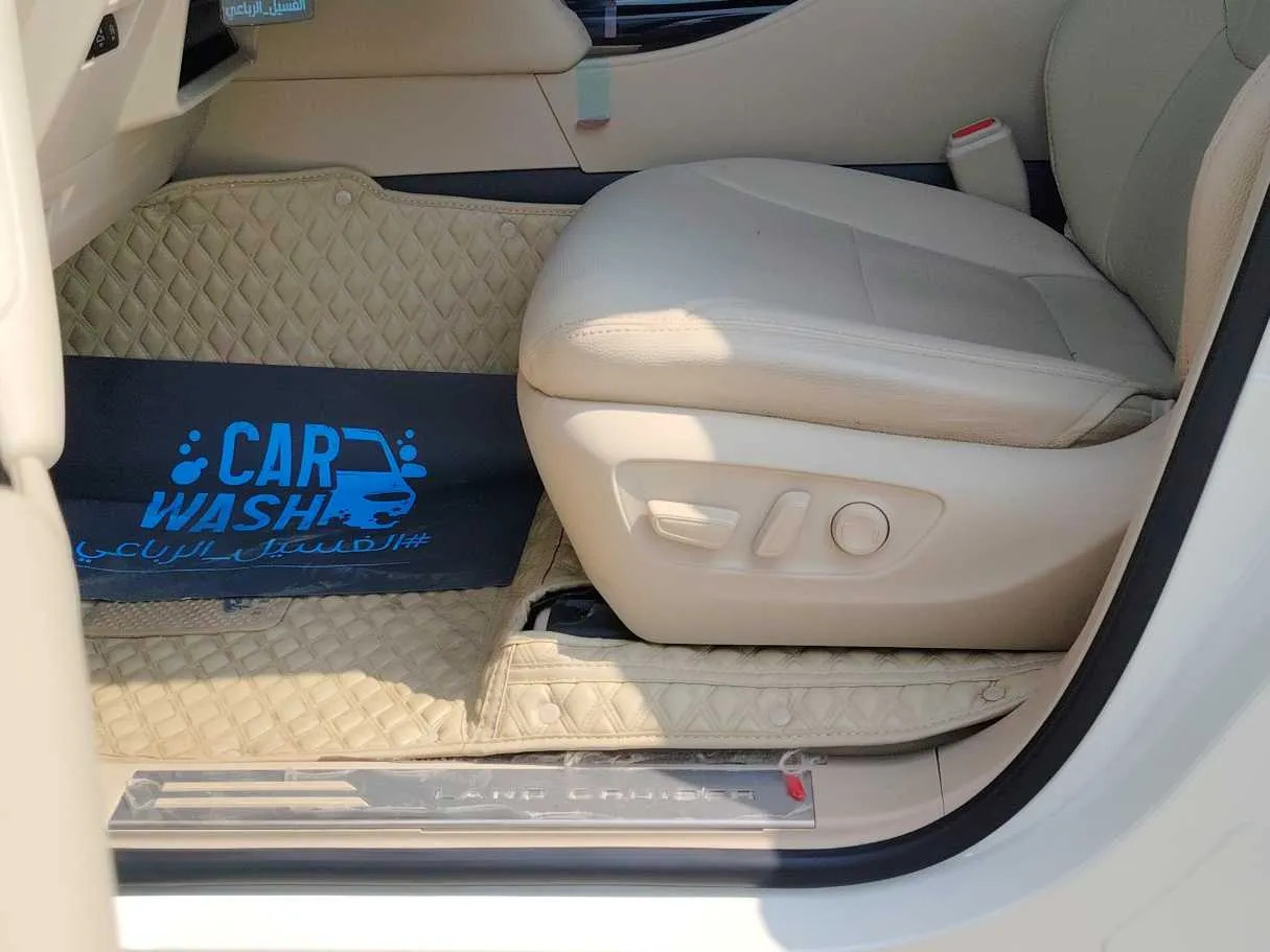 Car image 36