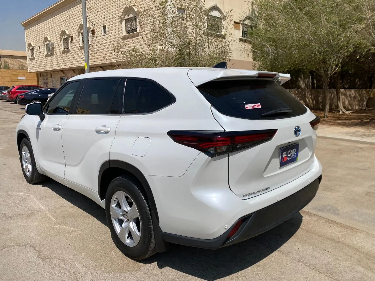 Car image 7