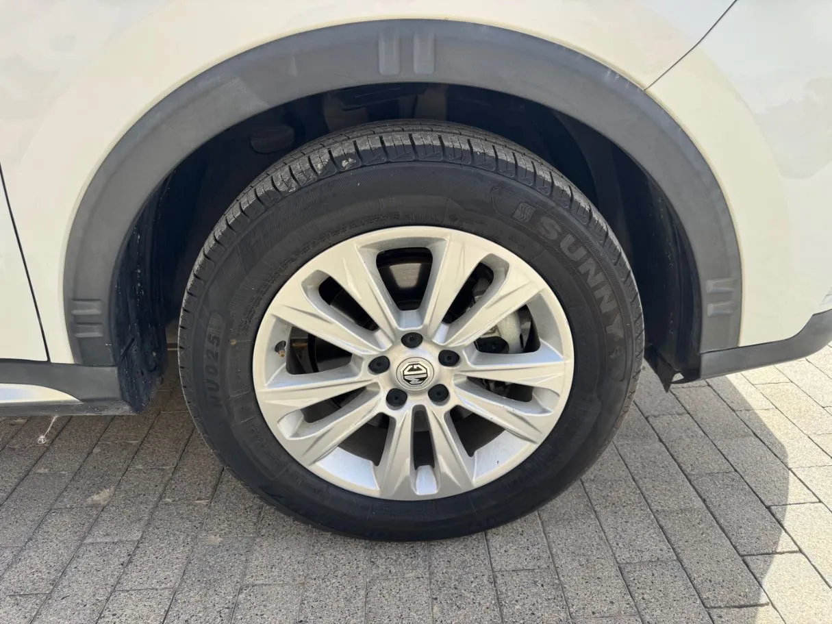 Car image 9