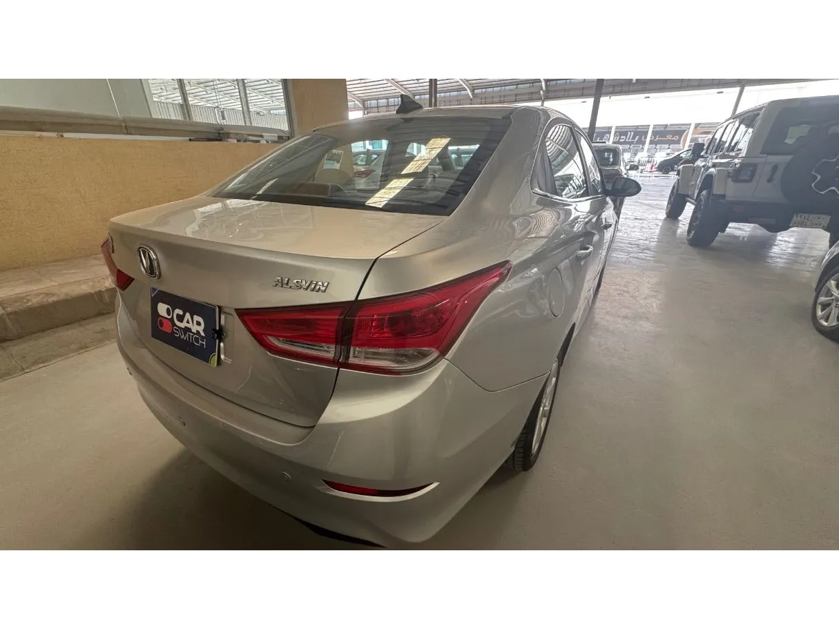 Car image 5