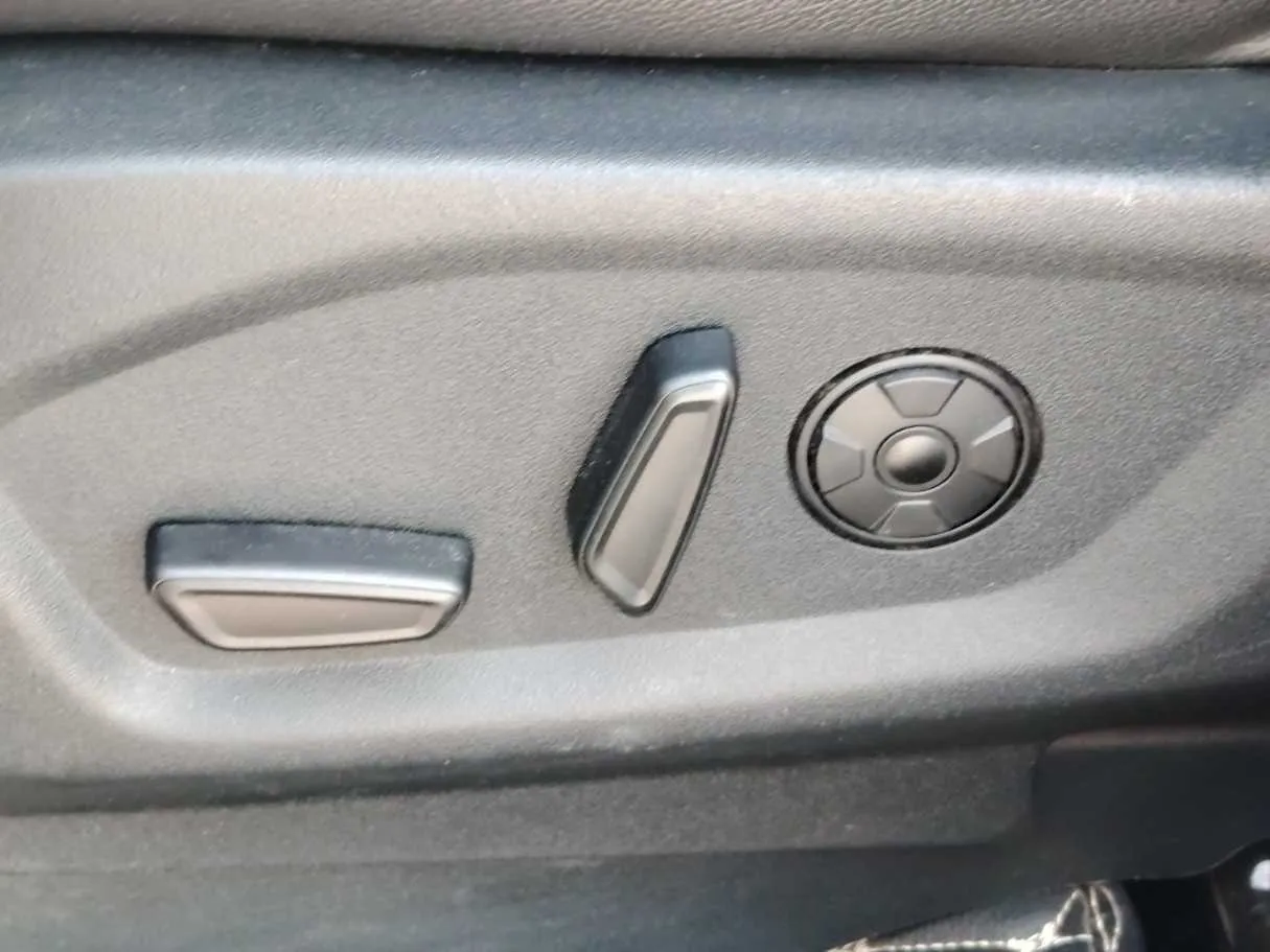 Car image 29
