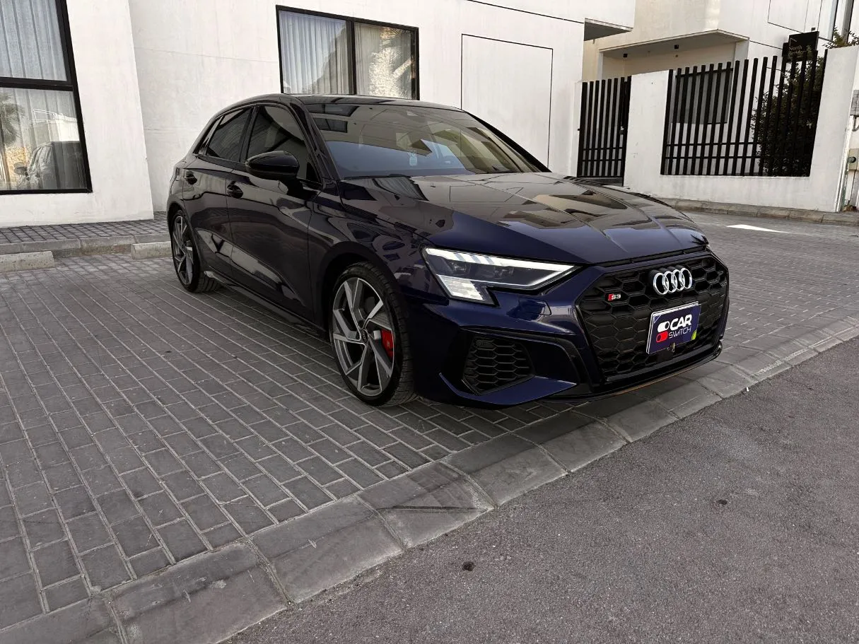 Car image 3