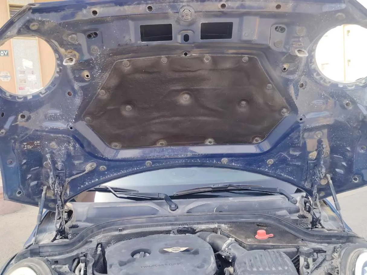 Car image 30