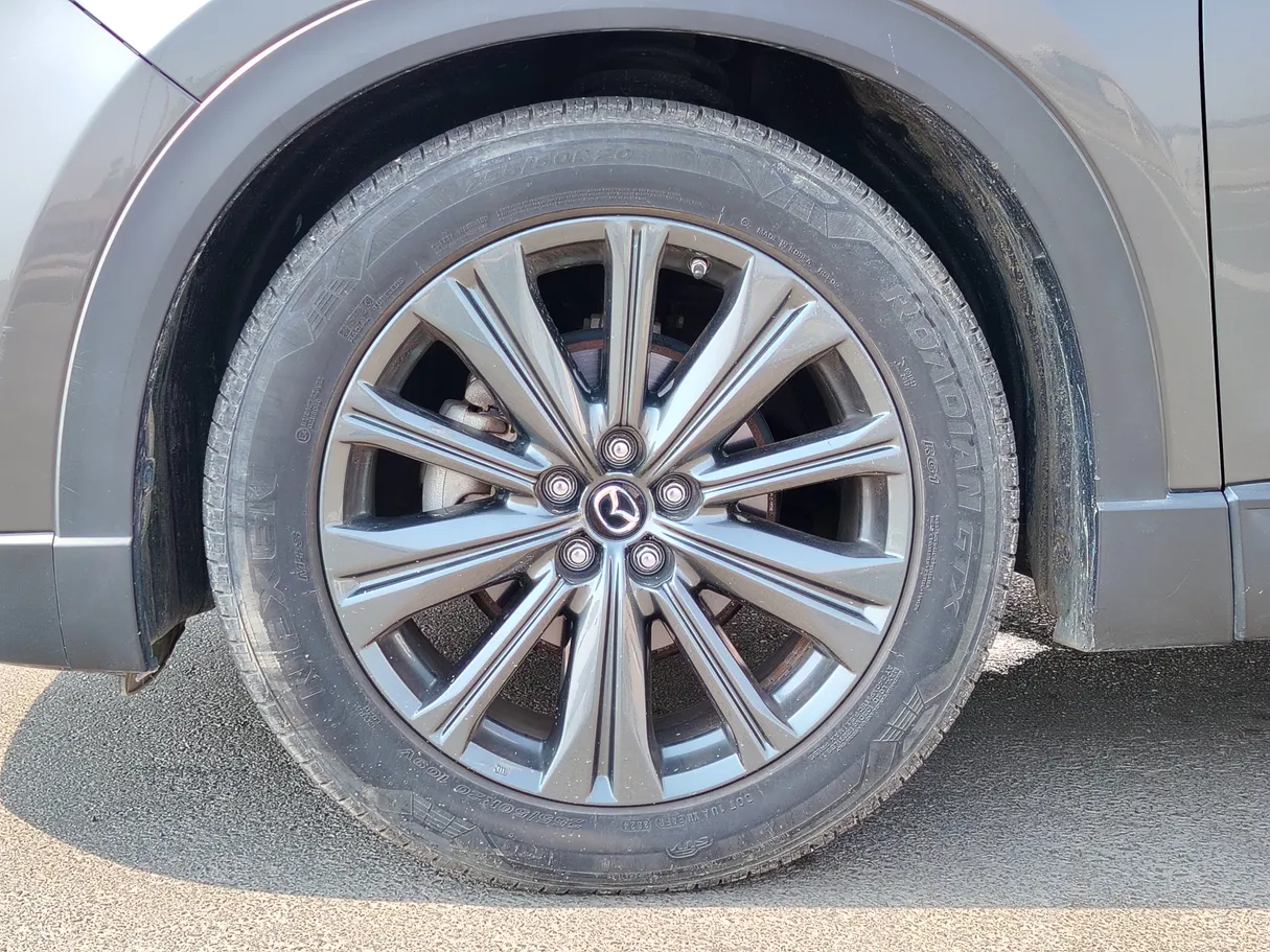 Car image 10