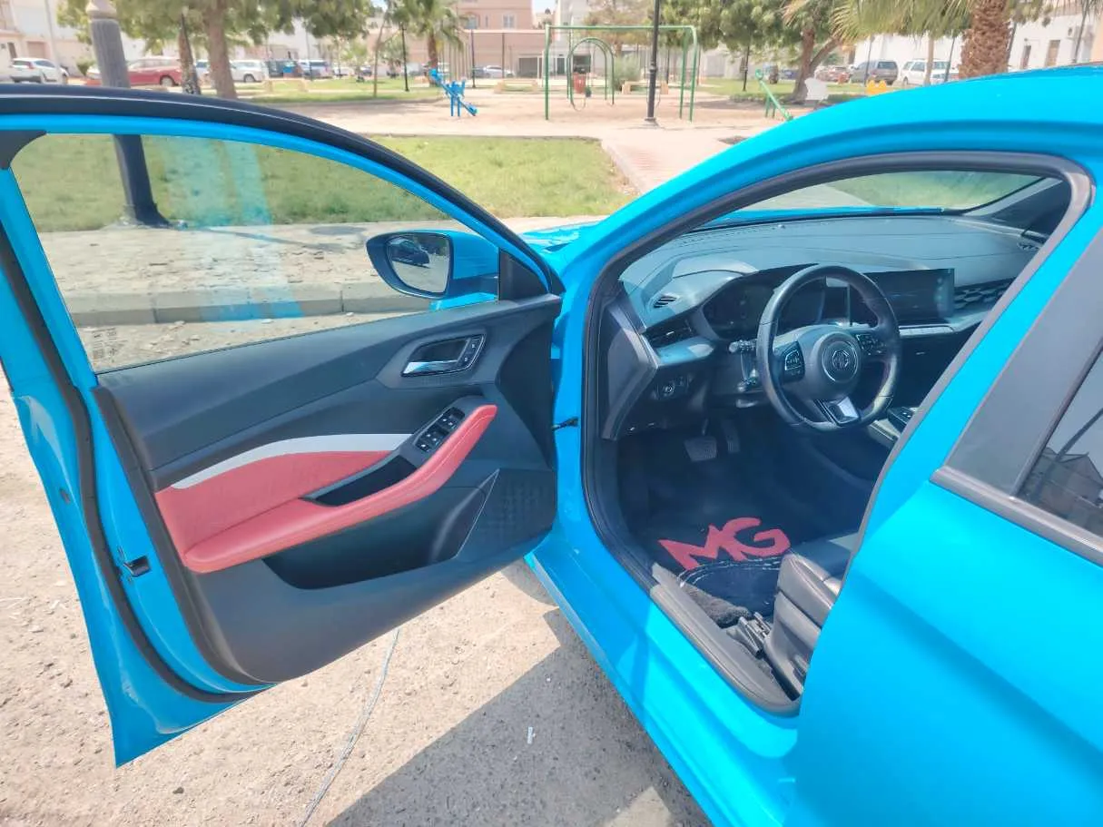 Car image 12