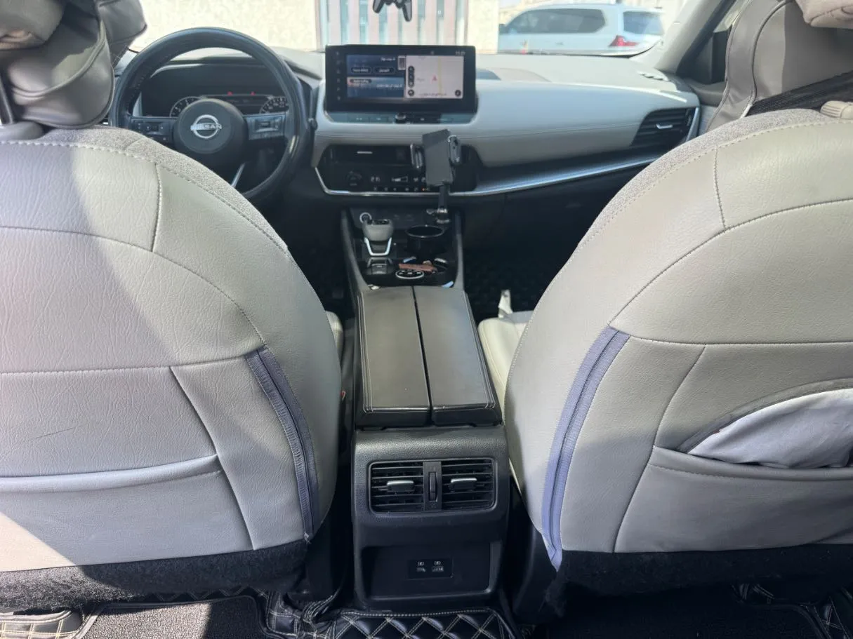 Car image 19