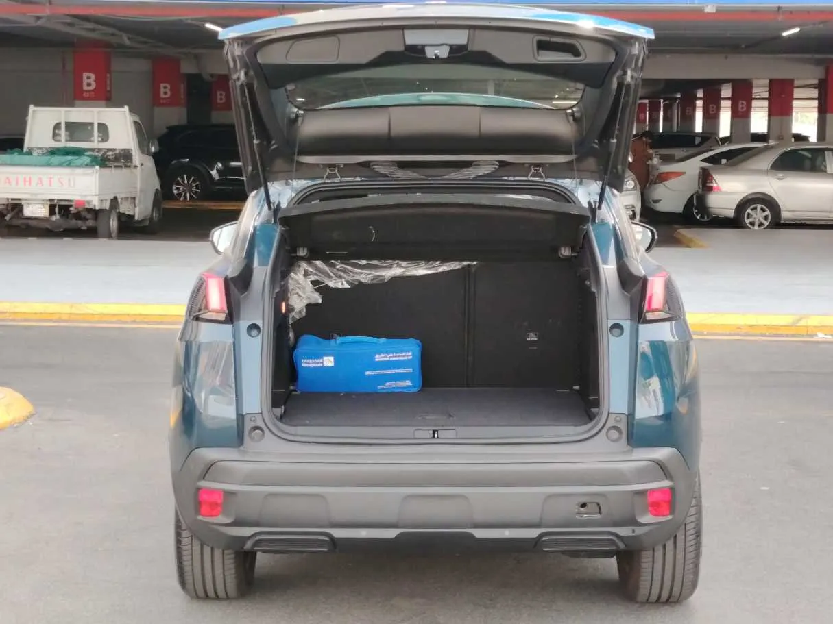 Car image 25