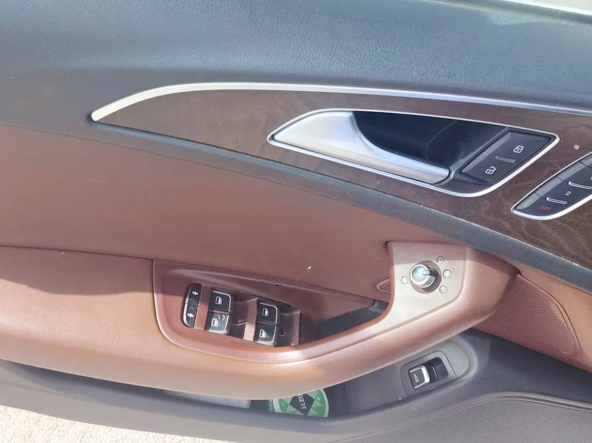 Car image 27